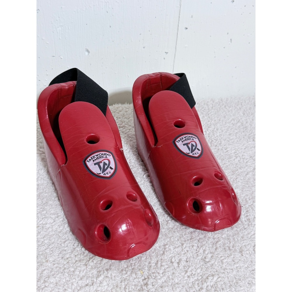 Century Taekwondo America Sparring Kicks Foot Guards Red Size 5/6 CW-006